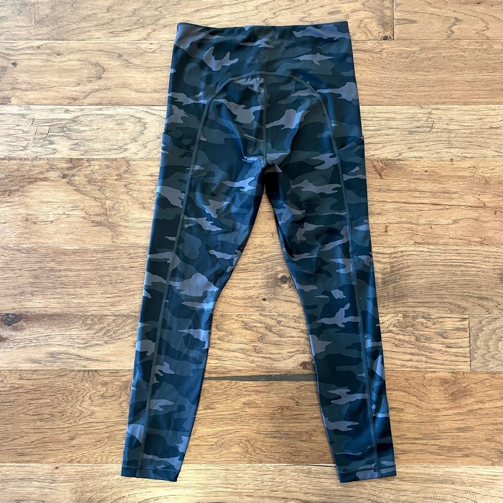 Athleta New Ultimate Stash Pocket 7/8 Camo Tight!! NWOT - Picture 3 of 8